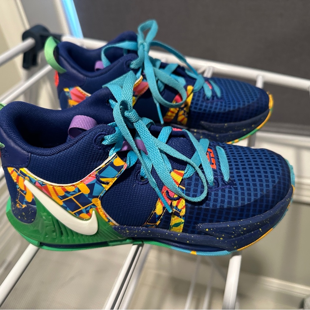 Boys Nike Labron Witness VII